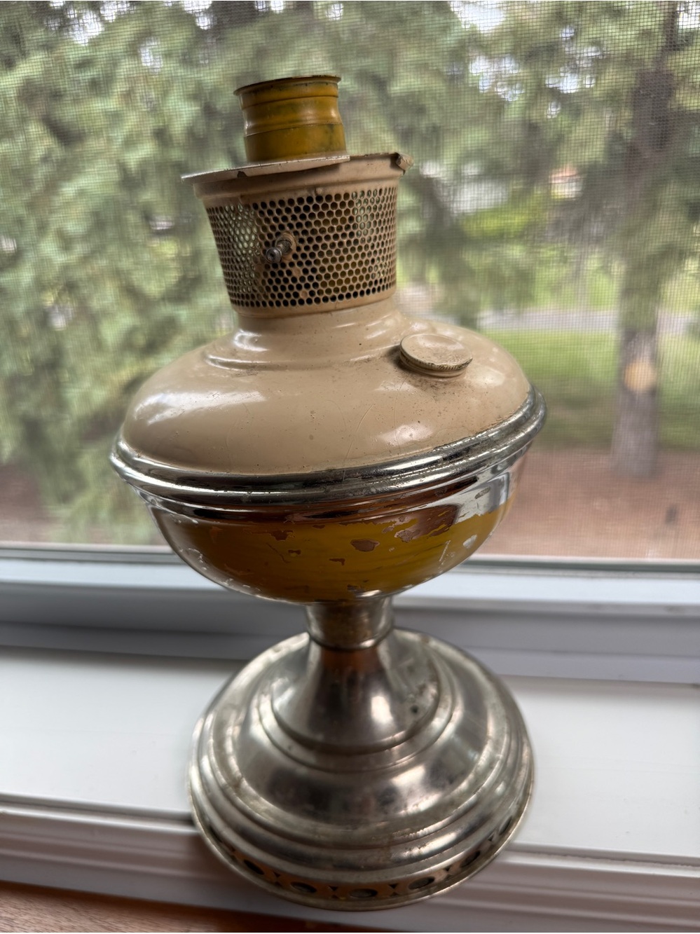 Vintage Aladdin Oil Lamp Kerosene Yellow & Silver No Chimney Homesteadin Prairie